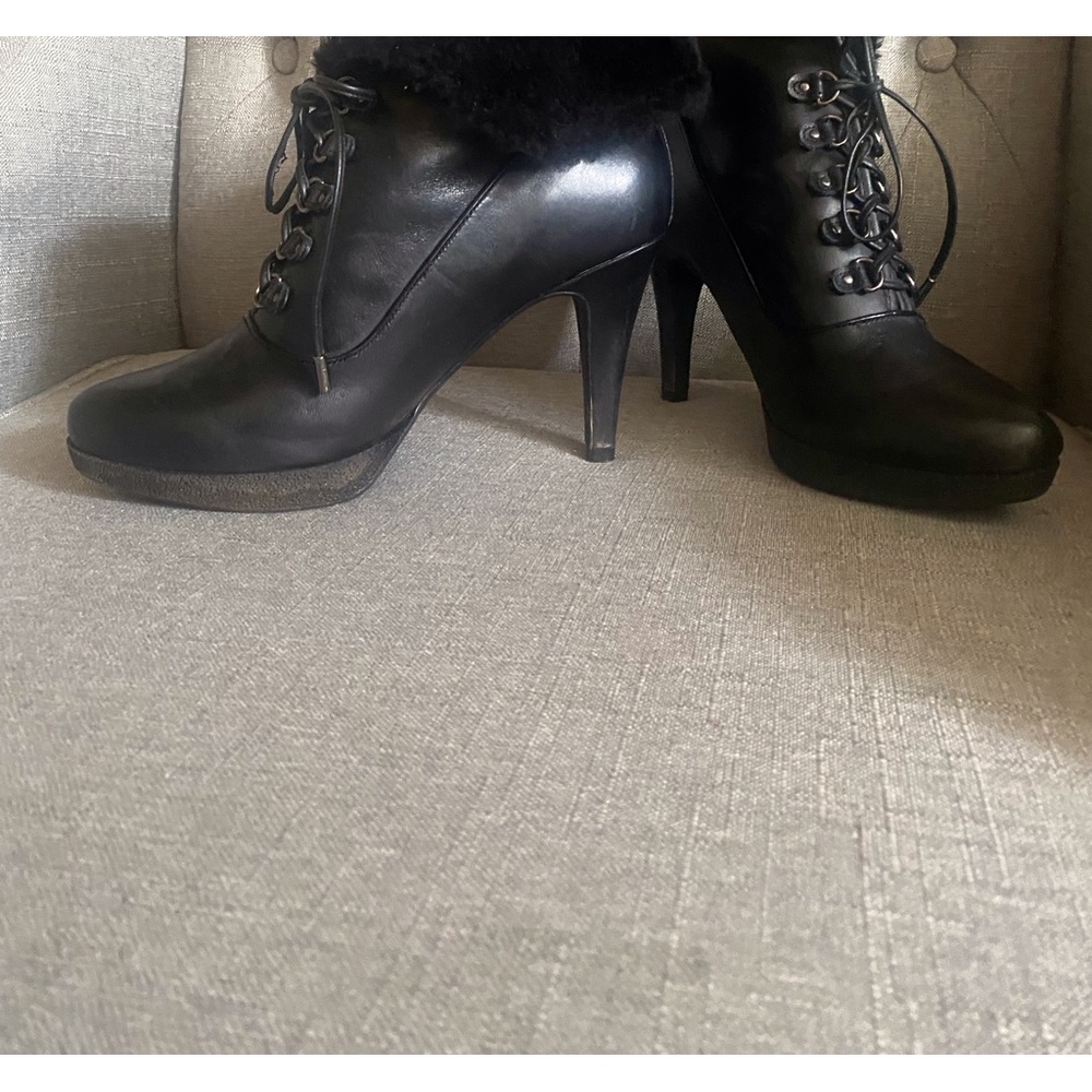 Kenneth Cole Leather Black Booties w/faux fur lining. GUC